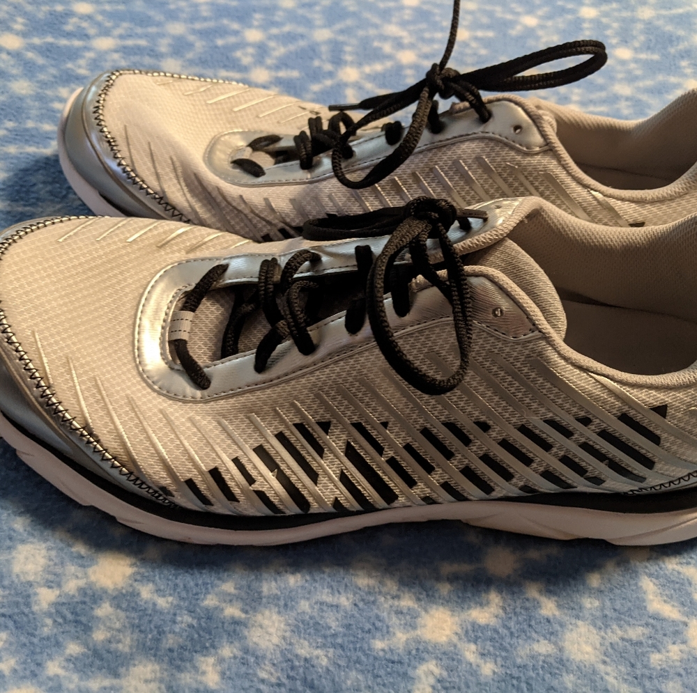 White Avia Cantilever Running Shoes Size 13